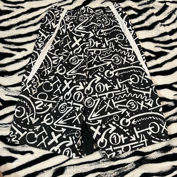 Nike basketball shorts - Picture 2 of 3